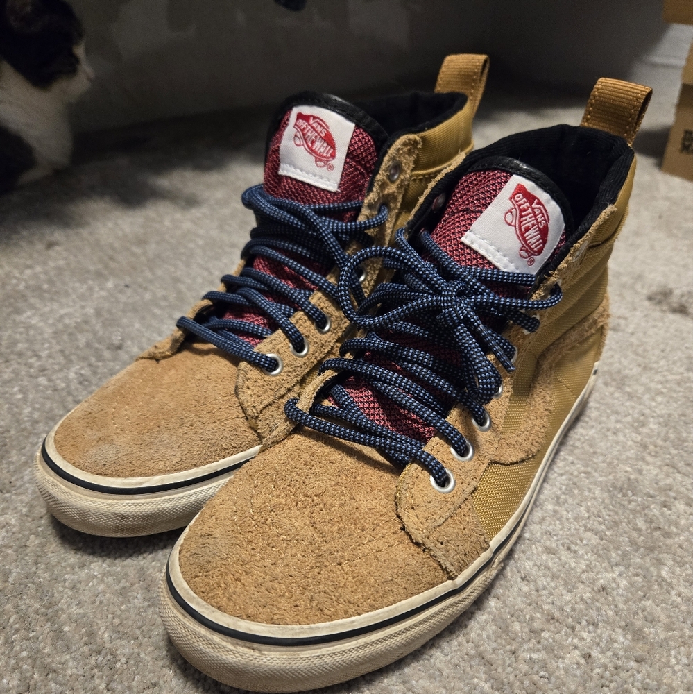Ultra Range Vans, Comfy Cush Womens Size 8, Used Condition.